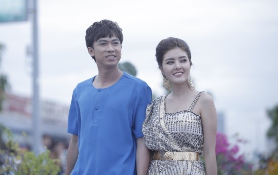 MobiFone bắt tay Hồ Việt Trung "Truy tìm kho báu" bằng 4G siêu nét - 1 Giải thích điều này, “ông hoàng triệu view chia sẻ: “Tôi vẫn luôn nuôi ước mơ được đi ra biển lớn để có thể thỏa hiệp được với niềm đam mê phim ảnh vẫn luôn hừng hực trong người. Tôi đặt mục tiêu sang năm sẽ làm phim chiếu rạp nên xem như đây là bước thử nghiệm, cho nên tất cả mọi thứ đầu tư cho phần 4 này đều đạt chuẩn chiếu rạp dù phim chỉ phát hành trên Youtube”.