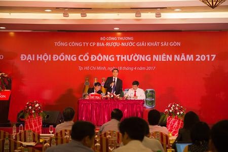 Bật lên sức mạnh nội lực trước vận hội mới - 1 Sabeco trao quà cho các gia đình chính sách tại Bến Tre nhân ngày TBLS