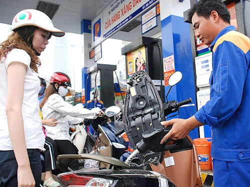 Rắc rối tính thuế, lo giá xăng dầu khó chính xác - 1 Rắc rối tính thuế, lo giá xăng dầu khó chính xác - 1