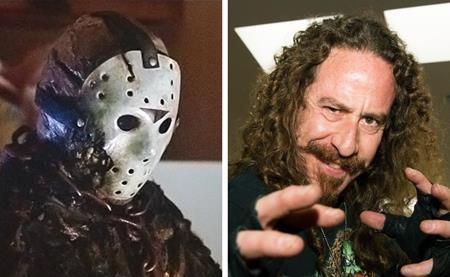 Khám phá diện mạo thật của các nhân vật kinh dị đình đám - 1 Gã sát nhân Jason Voorhees đã được rất nhiều diễn viên thể hiện trên màn ảnh. Tuy nhiên, màn trình diễn đầu tiên của Ari Lehman vẫn là đáng nhớ nhất. Và điều đặc biệt là khi tham gia thử vai cho bộ phim “Friday the 13th” hồi năm 1980, Ari Lehman chỉ mới 15 tuổi nhưng vẫn dễ dàng thuyết phục được nhà sản xuất.