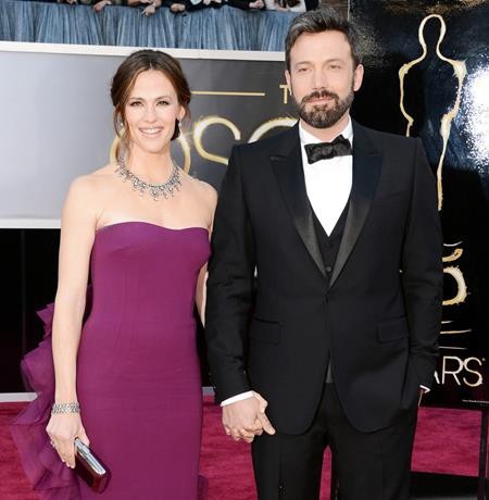 Cuộc hôn nhân 10 năm của Jennifer Garner và Ben Affleck đã kết thúc đầy tiếc nuối vào mùa hè năm 2015. Tuy vậy, hai ngôi sao vẫn cùng nhau nuôi dạy con cái và thậm chí còn sống chung với nhau một thời gian để tiện thu xếp vụ li dị theo cách hòa bình nhất.
