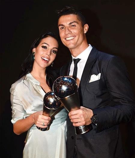 Xúc động trước thông điệp yêu thương Georgina Rodriguez gửi đến C.Ronaldo - 1 Georgina Rodriguez vừa lên tiếng ca ngợi bạn trai