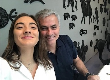 Mourinho không giấu nổi nụ cười hạnh phúc trong ngày sinh nhật con yêu