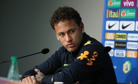 Neymar khốn đốn chuyển nhà vì… cổ động viên - 1 Neymar vừa phải chuyển nhà vì lí do an ninh