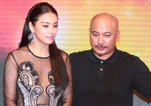 Con kém bố 60 tuổi, con rể già hơn mẹ vợ: Những chuyện oái oăm của showbiz - 2 Trương Vũ Kỳ và người chồng nhiều tuổi