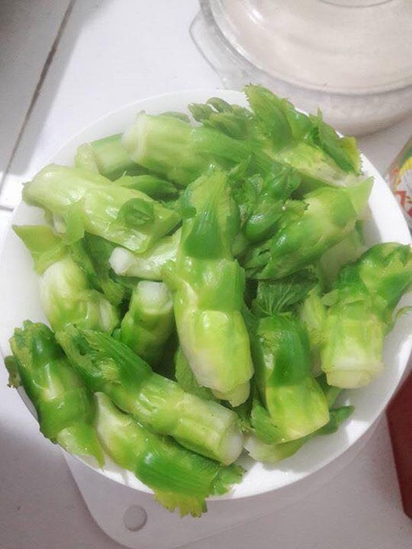 Cải mầm đá Sapa đắt như thịt: Coi chừng hàng Trung Quốc đội lốt - 2
Món mầm đá này dù có giá đắt ngang với thịt nhưng vẫn được dân Hà thành chuộng mua