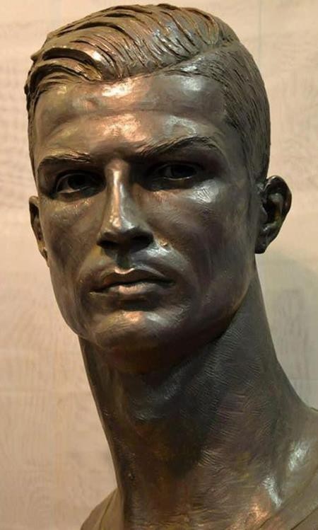 Tượng của C.Ronaldo gây “bão” vì… đẹp trai bất ngờ - 1 C.Ronaldo vừa có thêm một bức tượng rất “bảnh mã”