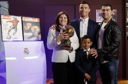 Cảm động với hành trình cứu rỗi người anh nghiện ngập của C.Ronaldo - 1 CR7 đã phải đấu tranh rất nhiều để có được gia đình hạnh phúc như hiện tại