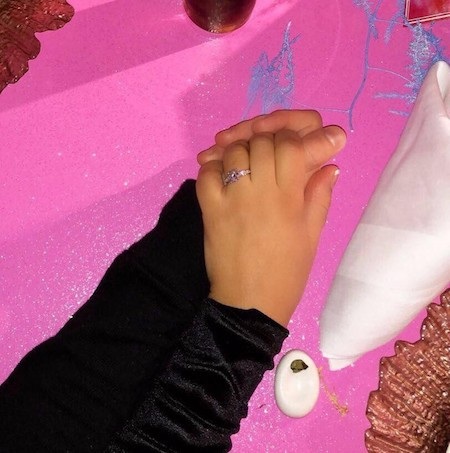 Fabregas vừa cầu hôn tình già