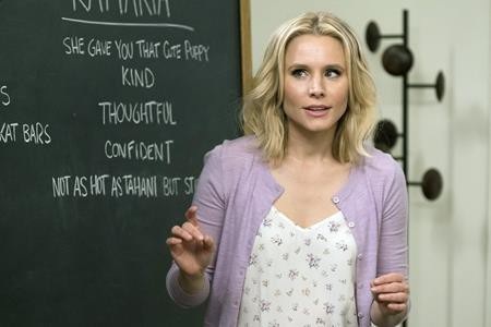 Những người phụ nữ truyền cảm hứng nhất trên màn bạc trong năm qua - 1 Eleanor Shellstrop trong phim “The good place” có thể không hoàn hảo nhưng cô cũng chưa bao giờ cố tỏ ra hoàn hảo và đây chính là điều khiến nhân vật này trở nên cuốn hút đến khó tin. Phấn khích, truyền cảm hứng và luôn làm khán giả bất ngờ, Eleanor Shellstrop đã thắp lên niềm hy vọng cho rất nhiều khán giả nữ và giúp họ thấy thêm yêu, thêm tin vào cuộc sống.