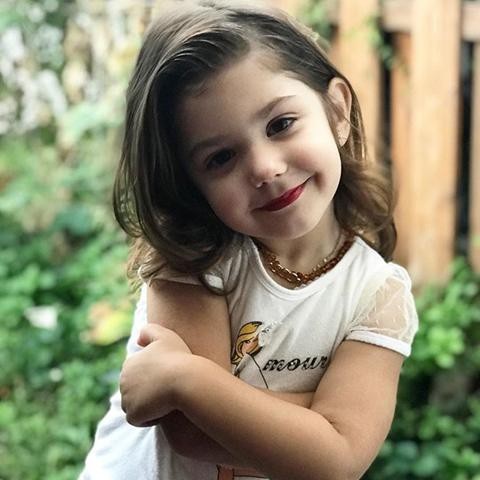 Bé 3 tuổi dạy trang điểm thần sầu - 2 Các video dạy trang điểm của Liriana có hàng trăm nghìn lượt xem