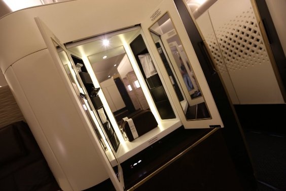 Vé hạng nhất trị giá 10.000 USD của Etihad Airway được hưởng những dịch vụ gì? - 10 Vé hạng nhất trị giá 10.000 USD của Etihad Airway được hưởng những dịch vụ gì? - 10