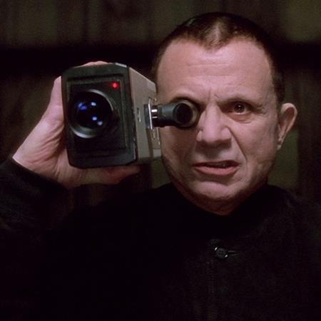 Tác phẩm kinh dị giật gân “Lost highway” của đạo diễn David Lynch cũng đã được trình làng từ năm 1997