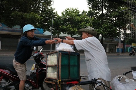 Những phận đời bên gánh hàng rong - 11 Những phận đời bên gánh hàng rong - 11