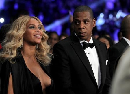 Khi các sao muốn “cách ly” con cái khỏi giới showbiz - 10 Beyoncé và Jay-Z đã hết sức “kín tiếng” khi Queen Bey mang thai bé Blue Ivy Carter và mới đây, cặp đôi vàng của làng giải trí tiếp tục khiến cho công chúng vô cùng ngạc nhiên khi thông báo chuyện tổ ấm của cả hai sắp chào đón thêm một cặp sinh đôi.