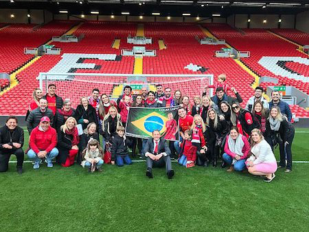 Gerrard bất ngờ hội ngộ cùng dàn sao của Liverpool - 10 Lucas Leiva đã tổ chức lễ kỉ niệm ngay tại sân Anfield