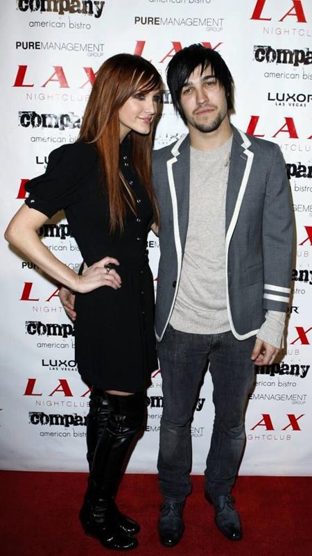 Chỉ một thời gian ngắn sau khi nắm tay nhau bước vào lễ đường, Ashlee Simpson và Pete Wentz đã được lên chức bố mẹ