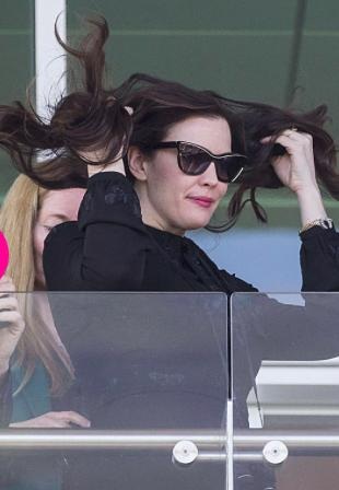 Những khoảnh khắc hài hước khiến “sao” chỉ muốn độn thổ - 10 Liv Tyler lúc nào cũng sang chảnh, quý phái, ngay cả khi nữ diễn viên này đang đoạ đày mái tóc