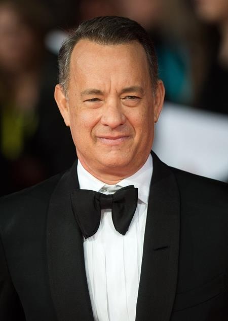 Những ngôi sao đầu đã điểm bạc nhưng vẫn phong độ ngời ngời - 10 Ở tuổi 60, Tom Hanks vẫn là ngôi sao hàng đầu tại Hollywood với tầm ảnh hưởng không phải bàn cãi
