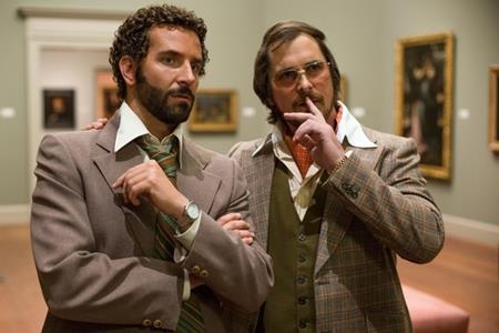 Khi các siêu anh hùng “nhẵn mặt” nhau trên màn bạc - 10 Trong tác phẩm nổi tiếng “American hustle” (2013), “Rocket Raccoon” Bradley Cooper đã từng phải đối đầu căng thẳng với “Người Dơi” Christian Bale