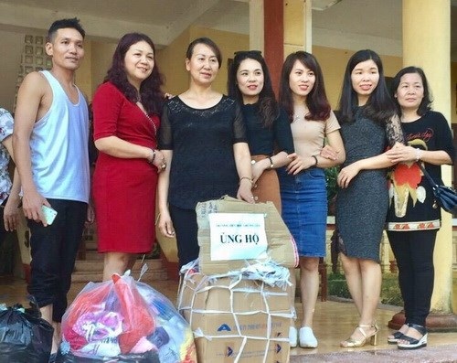 Chương Mỹ: Nước đã rút hết khỏi trường học - 10
Nhiều đơn vị đã đến tặng quà, chia sẻ với những khó khăn mà thầy, trò Trường tiểu học Nam Phương Tiến A đang phải đối diện.