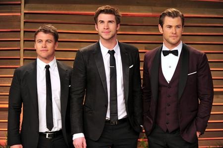Khi các “sao” có anh chị em toàn là “trai xinh, gái đẹp” - 11 Chris, Liam và Luke Hemsworth chắc chắn là bộ ba anh em diễn viên nổi tiếng nhất tại Hollywood và cả ba đều sở hữu ngoại hình cực kỳ điển trai, nam tính