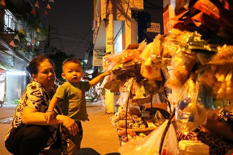 Những phận đời bên gánh hàng rong - 12 Những phận đời bên gánh hàng rong - 12