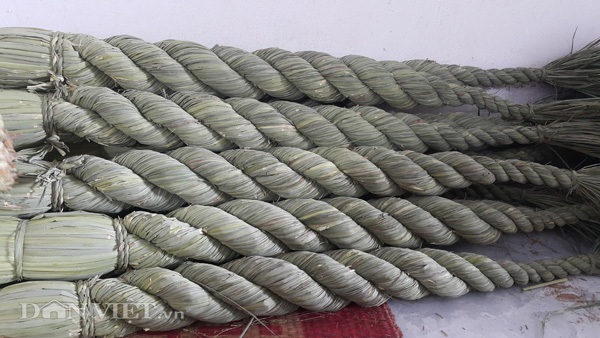 Nghề lạ ở Ninh Bình: Ngồi nhà tết đuôi trâu, kiếm chục triệu/tháng - 4 Cận cảnh sản phẩm đuôi trâu do các “nghệ nhân” nông dân ở huyện Kim Sơn làm ra để xuất khẩu sang Nhật Bản.
