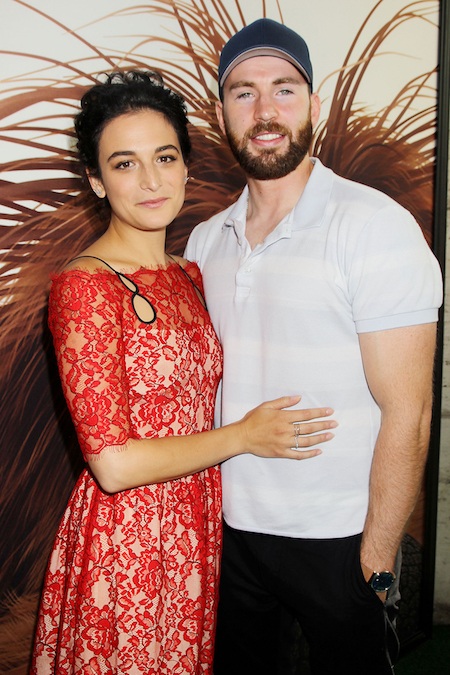 Chris Evans, cao thủ “sát gái” của Hollywood - 11 Nữ diễn viên Jenny Slate và Chris Evans đã có khoảng chín tháng hẹn hò trước khi “đường ai nấy đi” vào cuối năm ngoái