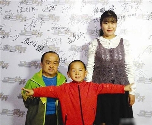 Chuyện đời ly kỳ của sao "Thiên long bát bộ" cao 1,15m - 4 Chuyện đời ly kỳ của sao "Thiên long bát bộ" cao 1,15m - 4