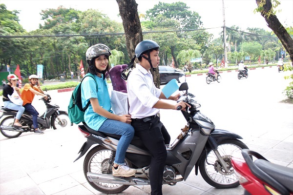 Gặp những người xe ôm đặc biệt nhất Việt Nam - 4 Đội Xe ôm đỏ luôn cười rạng rỡ tiếp đón người đến hiến máu