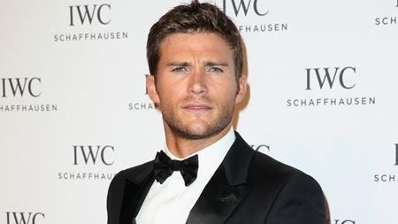 Loạt “cậu ấm, cô chiêu” nhà sao đẹp long lanh vượt cả phụ huynh - 10 Tuy chưa mấy nổi tiếng nhưng Scott Eastwood lại may mắn được thừa hưởng ngoại hình điển trai, nam tính không kém gì ông bố huyền thoại Clint Eastwood. Chính vì vậy, các fans hâm mộ vẫn có cơ sở để hy vọng vào một ngày không xa Eastwood trẻ tuổi sẽ tạo được dấu ấn đặc biệt trên bầu trời Hollywood.