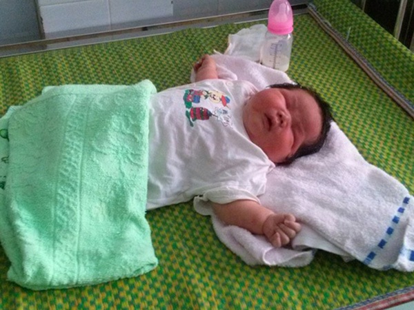 Kinh ngạc trước những em bé vừa chào đời đã có cân nặng “khủng” nhất Việt Nam - 4 Bé trai ở Quảng Nam với cân nặng 6,5kg