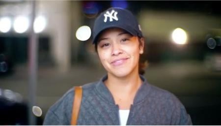 Loạt sao tự tin tỏa sáng với mặt mộc - 11 Nữ diễn viên Gina Rodriguez cũng từng “đốn tim” người hâm mộ với những lời chia sẻ hết sức chân thành rằng: “Không trang điểm. Không làm dáng. Chỉ là tôi thôi”.