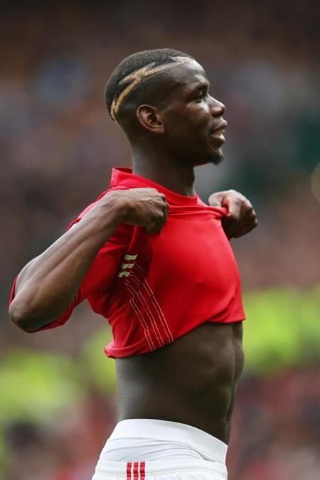 Những kiểu tóc thảm họa của Pogba từ khi gia nhập MU - 11 Với ngôi sao người Pháp, xuống tóc cũng là một nghệ thuật
