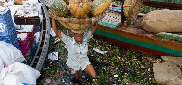 Việt Nam nằm trong danh sách những điểm du lịch ô nhiễm nhất thế giới - 12