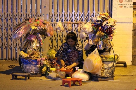 Những phận đời bên gánh hàng rong - 13 Những phận đời bên gánh hàng rong - 13