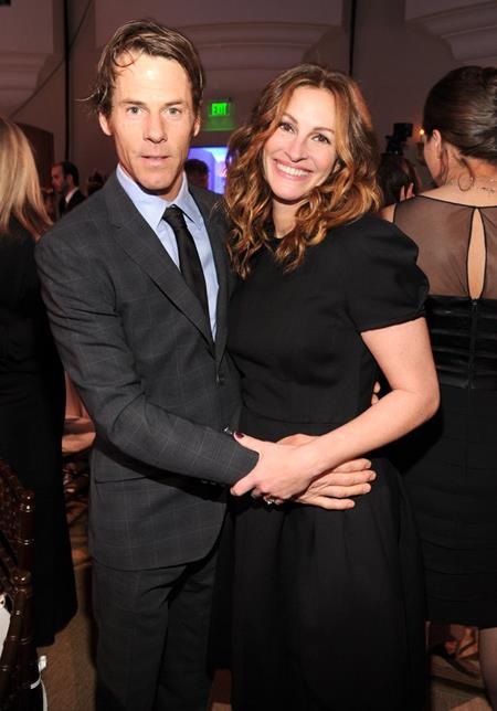 Những đám cưới bí mật tại Hollywood - 12 “Người đàn bà đẹp” Julia Roberts đã khiến cả bạn bè và người thân phải bất ngờ khi tổ chức hôn lễ với Danny Moder hồi năm 2002