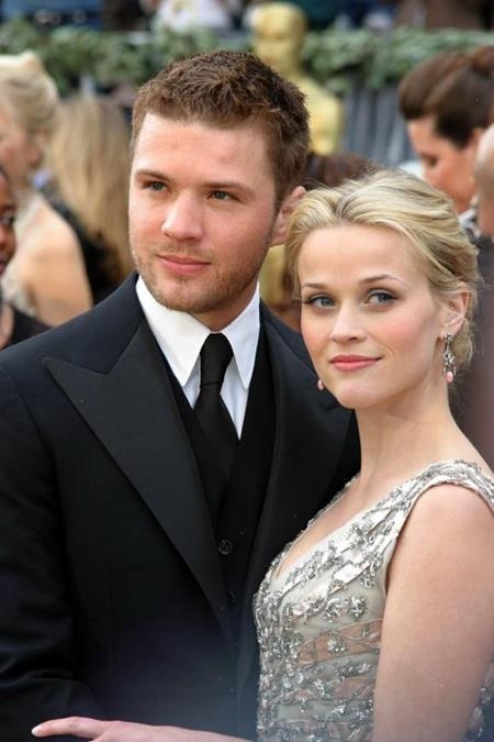 Khi làm đám cưới với Ryan Phillippe hồi năm 1999, Reese Witherspoon thực ra đã mang thai tháng thứ 7
