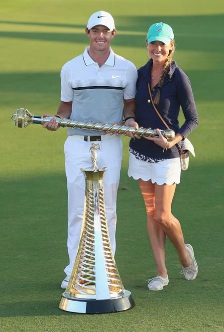 Những "bóng hồng" quyến rũ của các tay vợt hàng đầu giải golf Open 2017 - 12 Sau khi Rory McIlroy chia tay ngôi sao quần vợt Caroline Wozniacki, tay golf này đã nhanh chóng hẹn hò với người đẹp Erica Stoll
