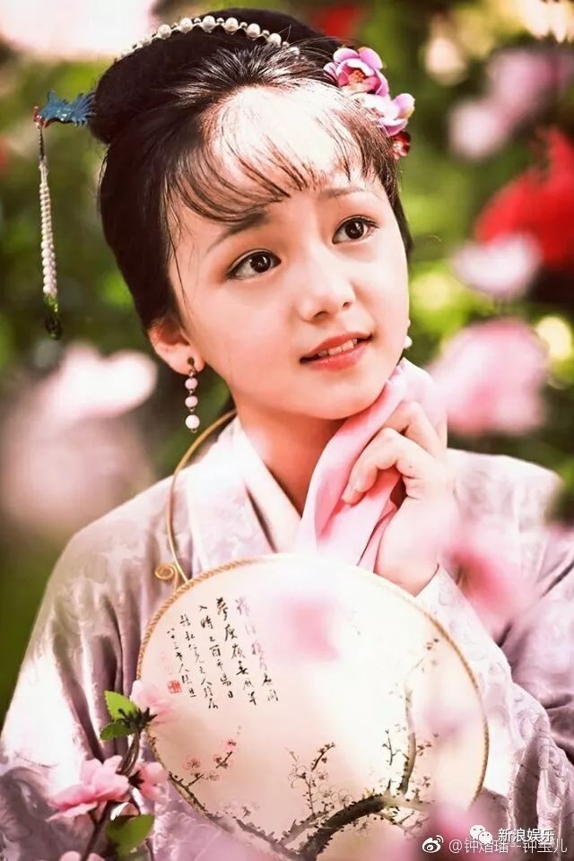 Ngỡ ngàng với diễn xuất của dàn sao nhí "Hồng lâu mộng" - 5 Ngỡ ngàng với diễn xuất của dàn sao nhí "Hồng lâu mộng" - 5