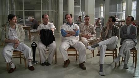 Những bệnh nhân tâm thần sống trong bệnh viện cũng chính là diễn viên quần chúng trong nhiều cảnh quay của bộ phim nổi tiếng “One flew over the cuckoo’s nest”.