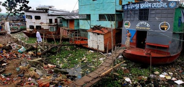 Việt Nam nằm trong danh sách những điểm du lịch ô nhiễm nhất thế giới - 13