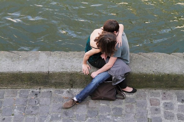 Lãng mạn những bức ảnh về nụ hôn dọc bờ sông Seine - 13