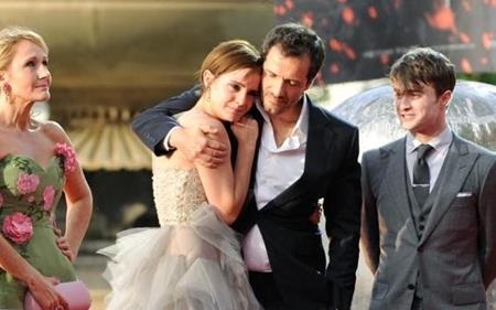 Emma Watson, cô “phù thủy nhỏ” đã lột xác thành “người đẹp” - 13 “Cô phù thủy nhỏ” đã nghẹn ngào rơi nước mắt trong lễ ra mắt phần phim cuối cùng của “Harry Potter”