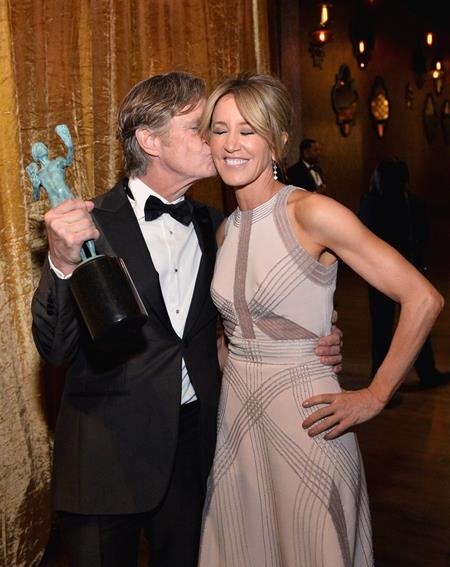 Chiêm ngưỡng những khoảnh khắc tình yêu ngọt lịm của các sao - 14 Cặp vợ chồng “già” Felicity Huffman và William H. Macy cũng tình tứ với nhau không thua kém gì lớp trẻ