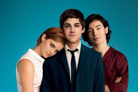 Emma Watson, cô “phù thủy nhỏ” đã lột xác thành “người đẹp” - 14 Trong “The perks of being a wallflower”, Emma Watson đã có một màn lột xác hết sức ấn tượng và gần như thoát khỏi cái bóng quá lớn của vai diễn Hermione Granger