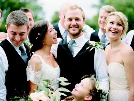 Sao và những lần mặc váy phù dâu tuyệt đẹp - 15 Jennifer Lawrence trông hết sức xinh đẹp trong ngày làm phù dâu cho anh trai Blaine