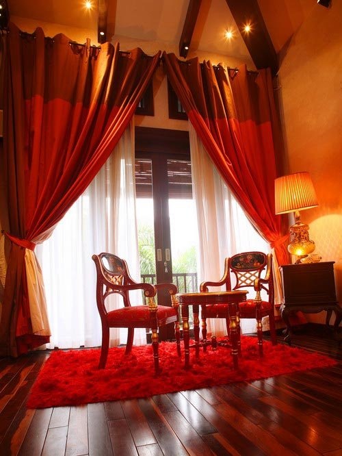 Đọ nhà siêu đẹp của hai hoa hậu giàu nhất Việt Nam - 17 Những không gian chính trong ngôi nhà mang vẻ đẹp cổ điển, sang trọng song vẫn mang đậm dấu ấn văn hoá Việt.