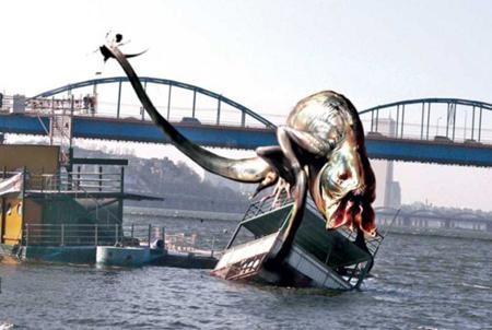 Những màn biến hóa đầy bất ngờ của người ngoài hành tinh trên màn ảnh - 17 Kết hợp yếu tố tình cảm vào trong đề tài người ngoài hành tinh nhưng “The Host” (2013) lại tỏ ra non kém trong kịch bản cùng một mạch phim lủng củng, thiếu hấp dẫn